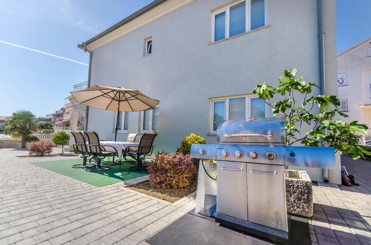 Apartment Canada Dream Vacation Srima Εξωτερικό φωτογραφία