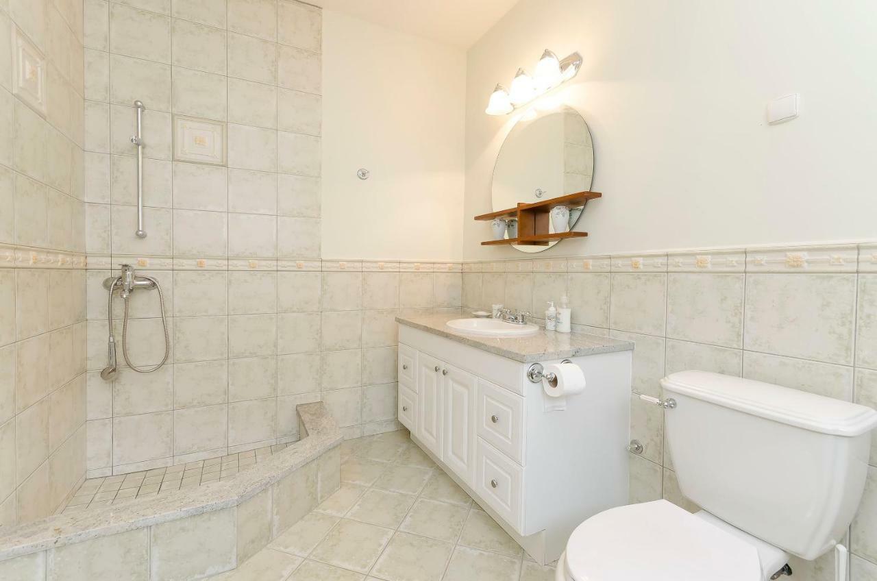 Apartment Canada Dream Vacation Srima Εξωτερικό φωτογραφία