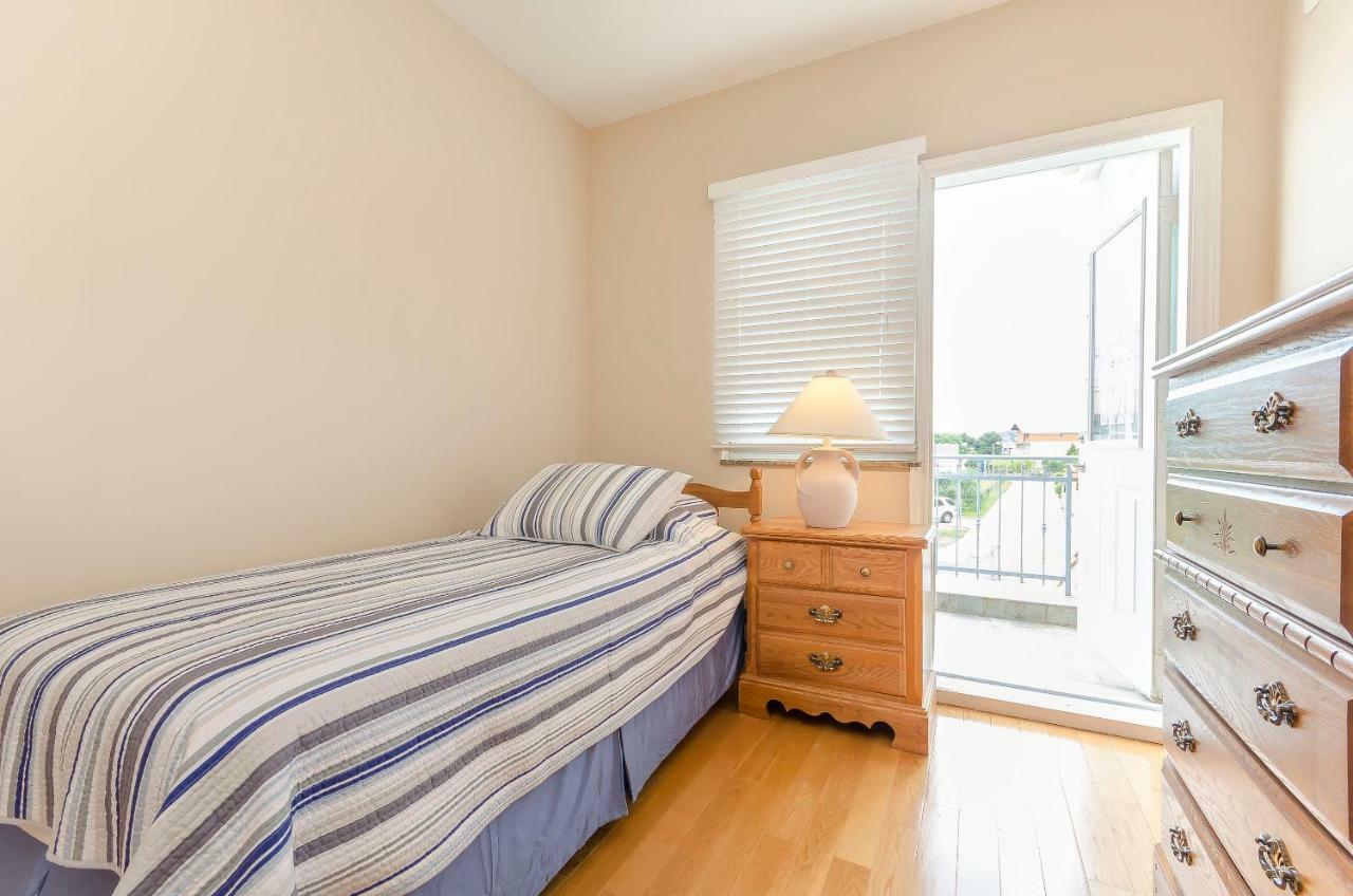 Apartment Canada Dream Vacation Srima Εξωτερικό φωτογραφία