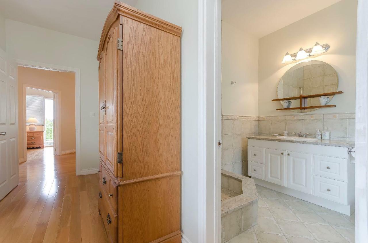 Apartment Canada Dream Vacation Srima Εξωτερικό φωτογραφία