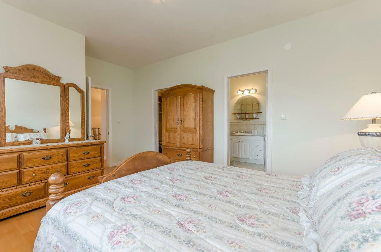 Apartment Canada Dream Vacation Srima Εξωτερικό φωτογραφία