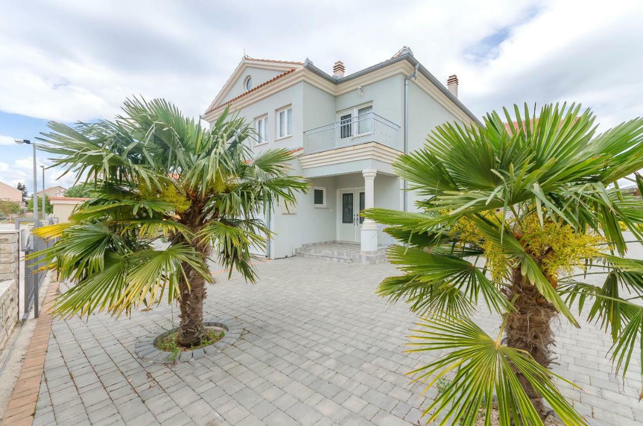 Apartment Canada Dream Vacation Srima Εξωτερικό φωτογραφία