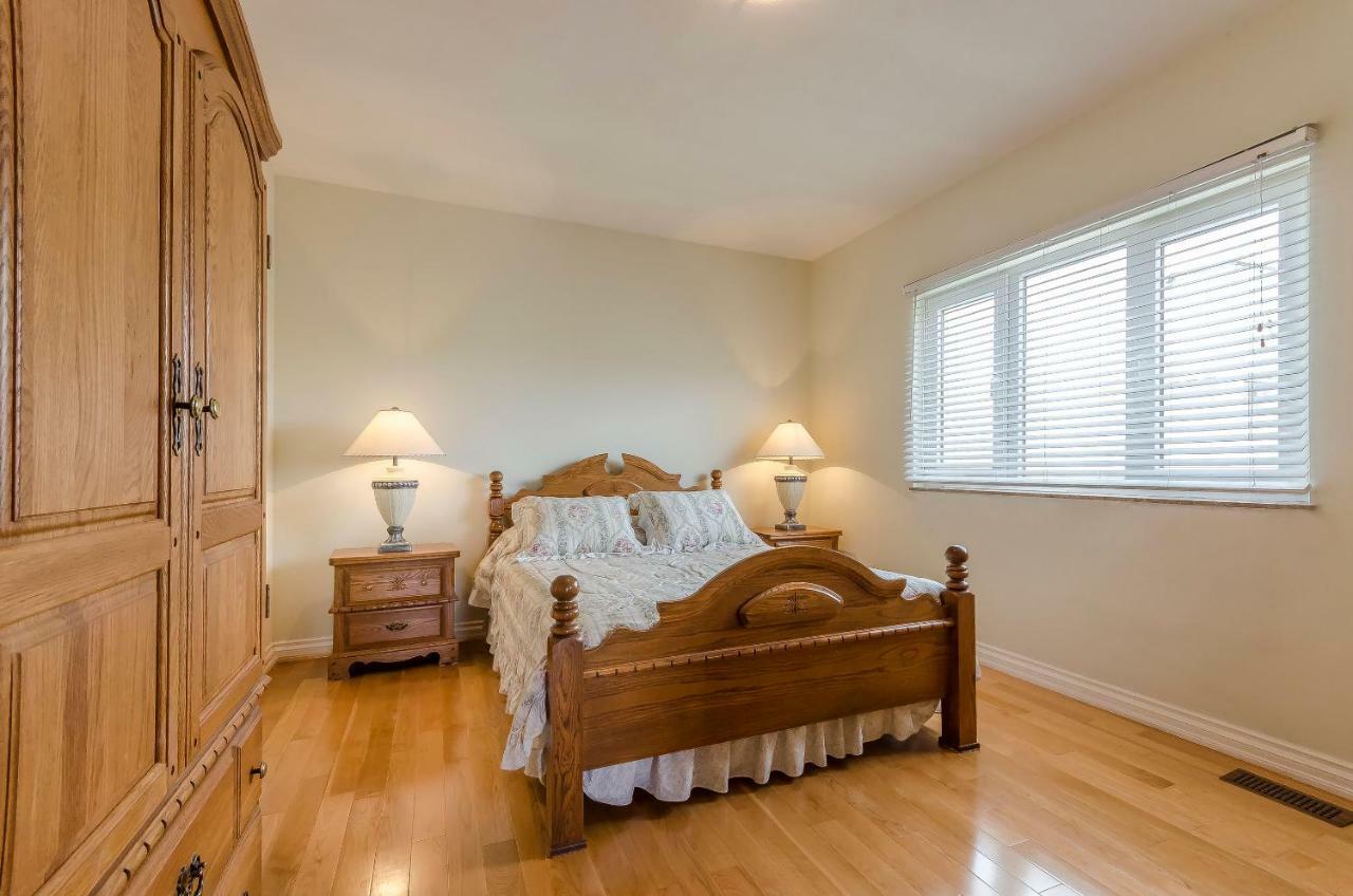Apartment Canada Dream Vacation Srima Εξωτερικό φωτογραφία