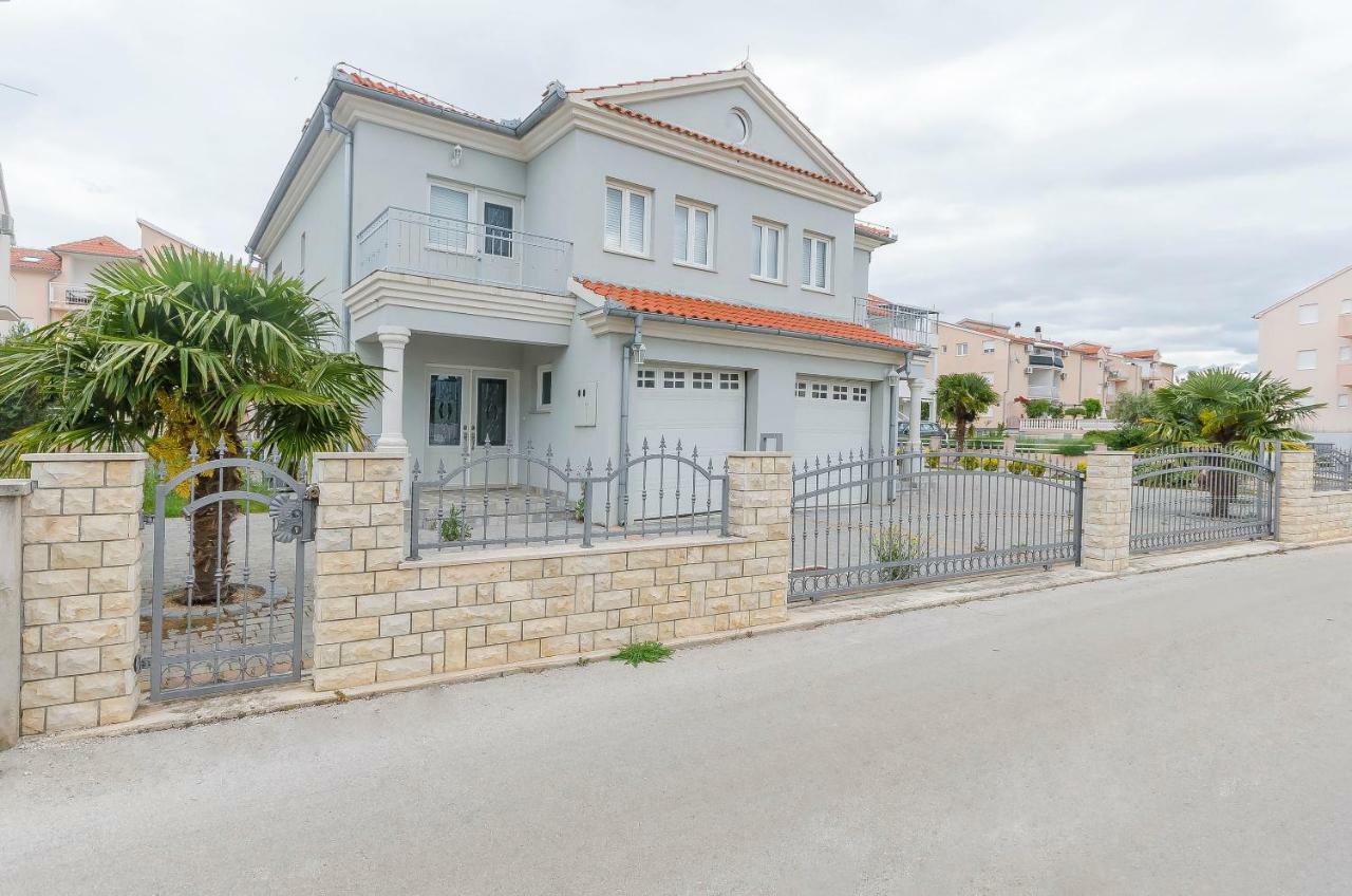 Apartment Canada Dream Vacation Srima Εξωτερικό φωτογραφία