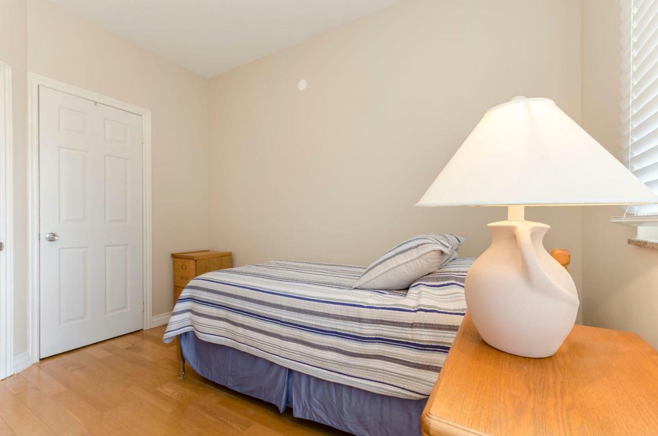 Apartment Canada Dream Vacation Srima Εξωτερικό φωτογραφία