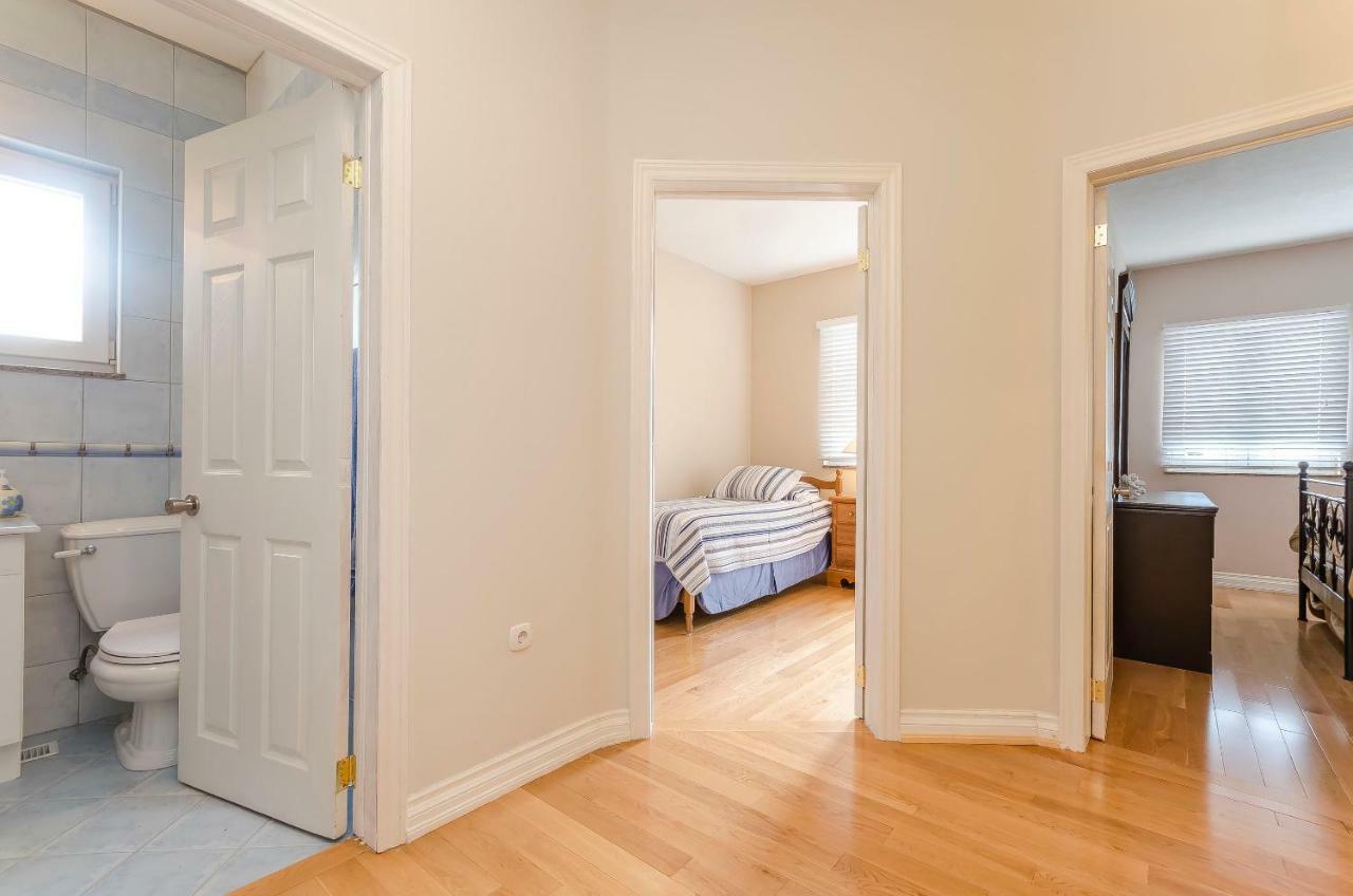 Apartment Canada Dream Vacation Srima Εξωτερικό φωτογραφία