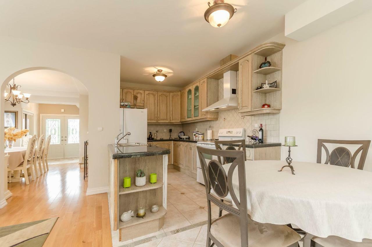 Apartment Canada Dream Vacation Srima Εξωτερικό φωτογραφία