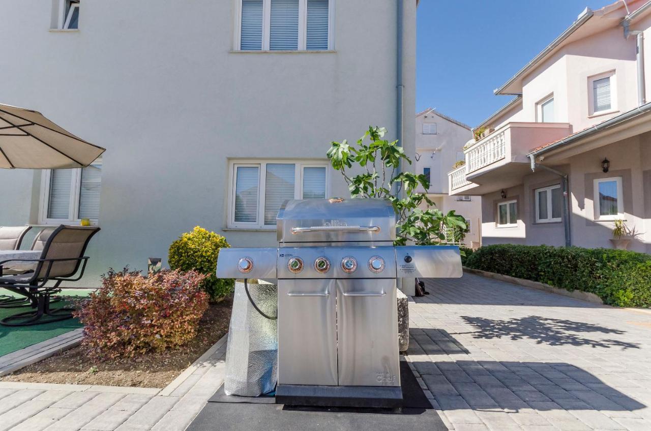 Apartment Canada Dream Vacation Srima Εξωτερικό φωτογραφία